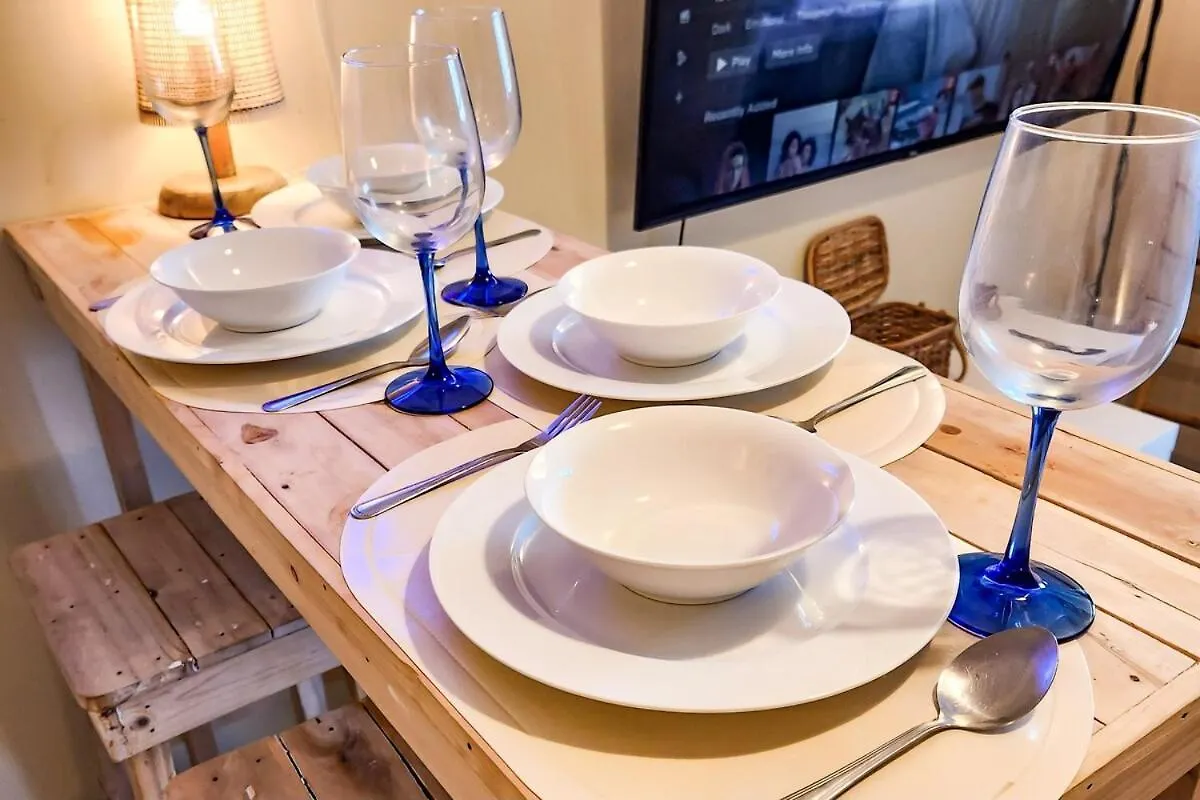 Boho City View 1Br Apt In Makati With Netflix Manila Apartment
